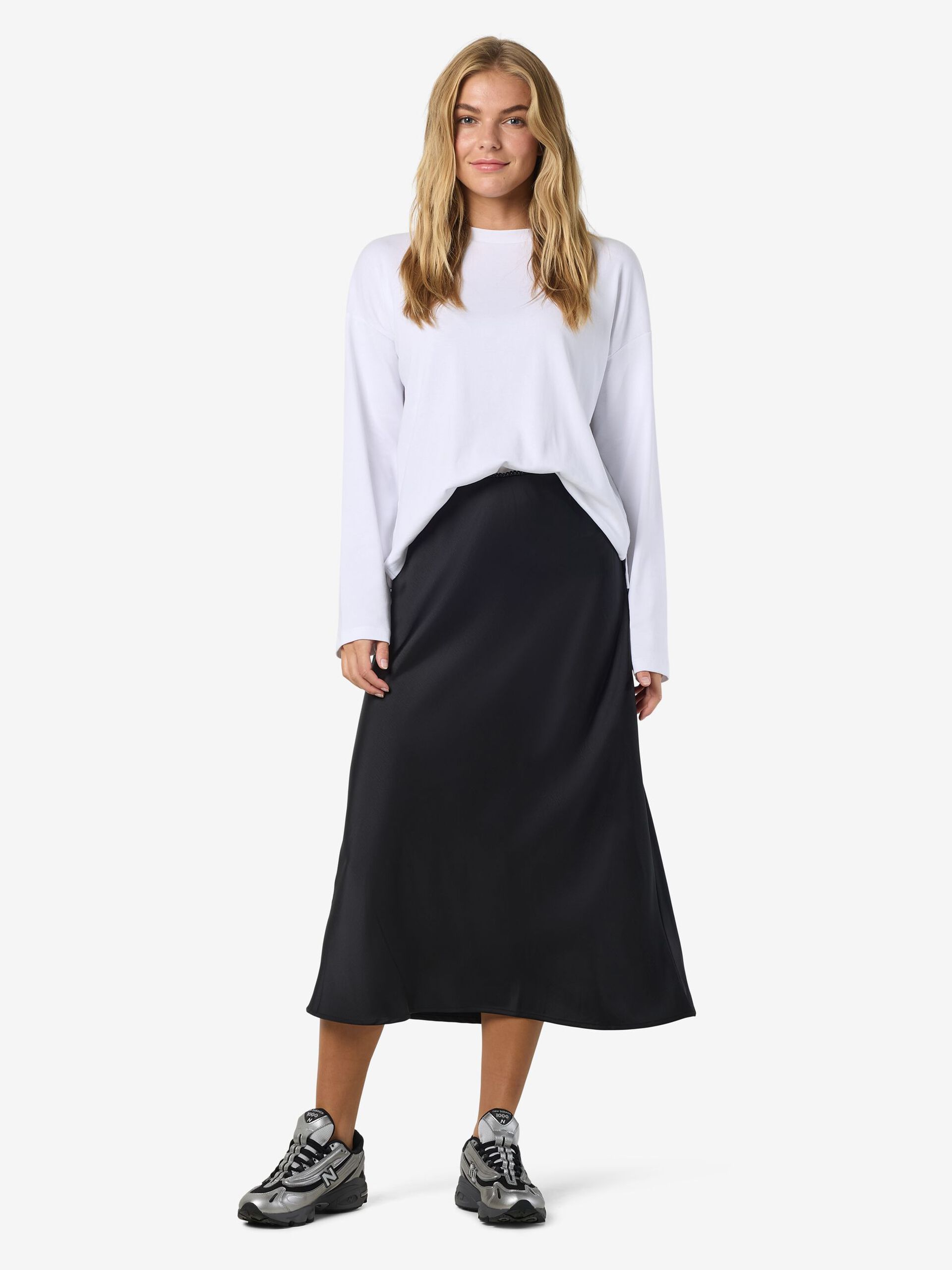 Carousel image - SATIJNEN MIDDELLANGE ROK, Black | 4